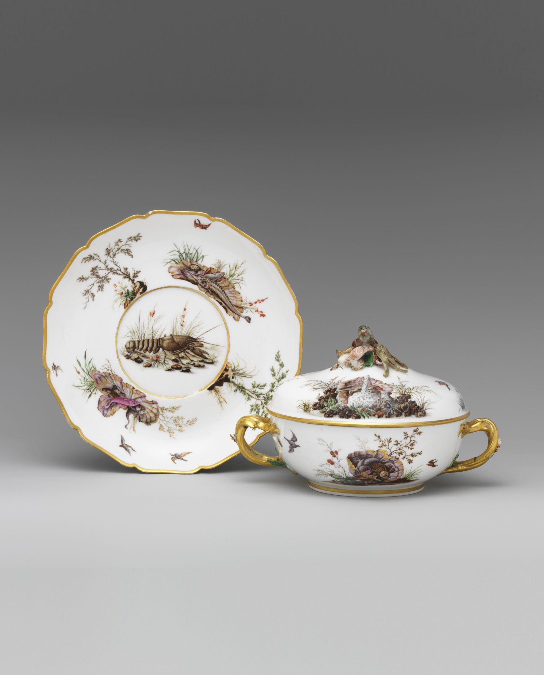 Broth bowl and stand (écuelle ronde et plateau rond), c. 1752-3. (Metropolitan Museum of Art, New York, Inv. no. 50.211.168a, b, .169)
