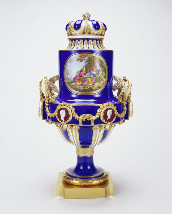 Detail, Sèvres Vase Royal, c. 1768-70. (Royal Collection Trust/© Her Majesty Queen Elizabeth II 2017, Inv. no. RCIN 2283)
